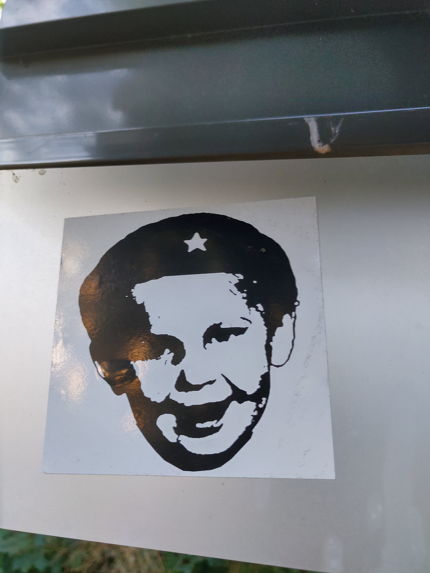 Black and white sticker of Che Guevara with a star on his hat. It's a simple, bold design that makes a statement.