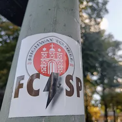 A sticker featuring the logo of FC St. Pauli, a German football club, with the words "Highway to Hell" and the years 1910 and 2020.  A lightning bolt is also depicted on the sticker.