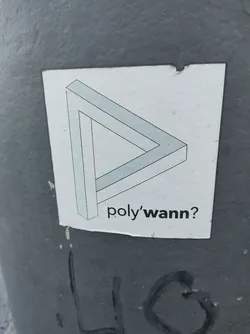 A sticker featuring a Penrose triangle illusion with the text 'poly'wann?' below it.